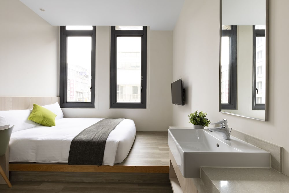 meander 1948 hostel taipei main station