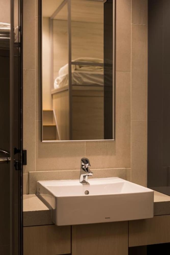 meander 1948 hostel taipei main station