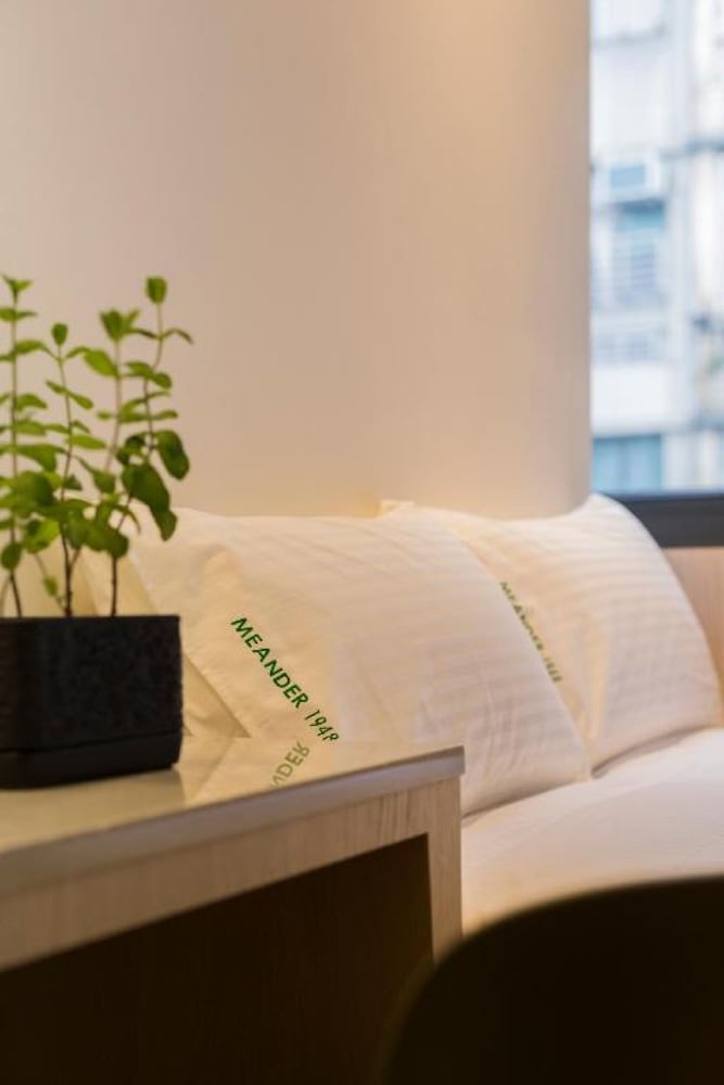 meander 1948 hostel taipei main station