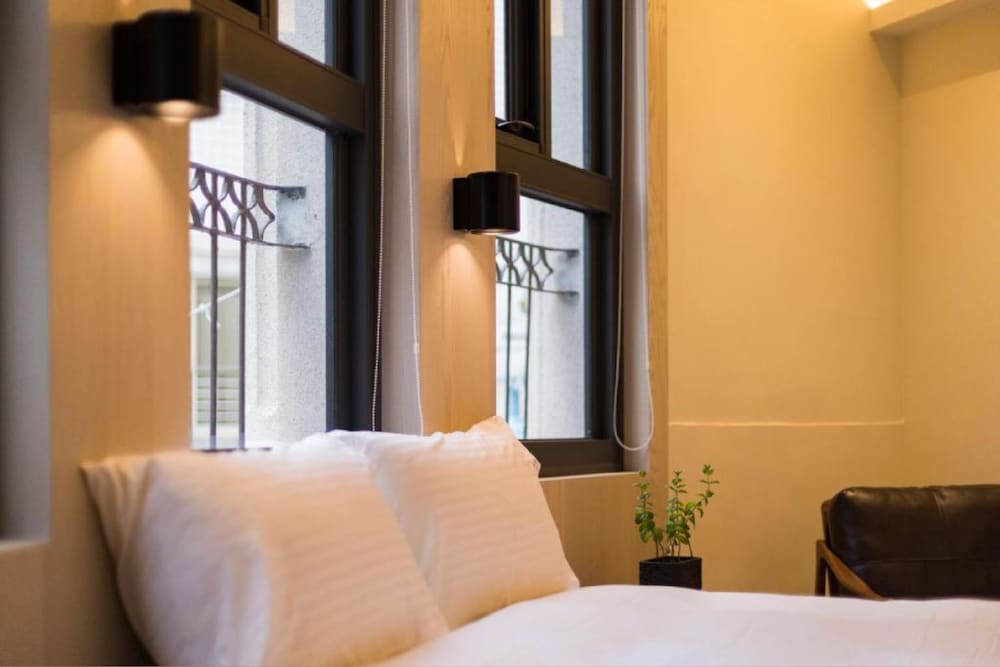 meander 1948 hostel taipei main station