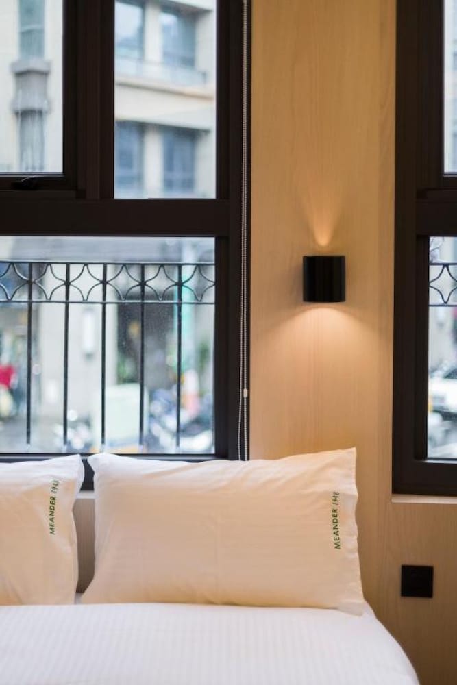 meander 1948 hostel taipei main station