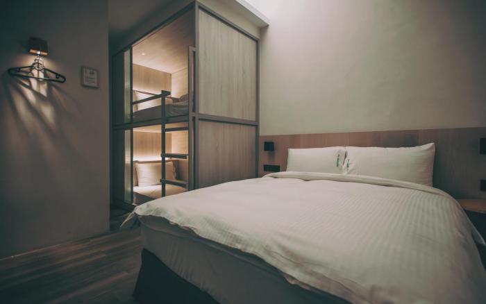 meander 1948 hostel taipei main station