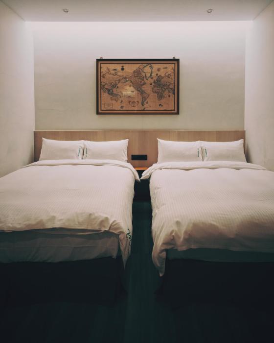 meander 1948 hostel taipei main station