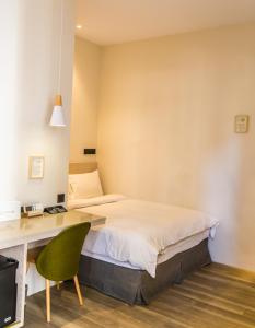 meander 1948 hostel taipei main station