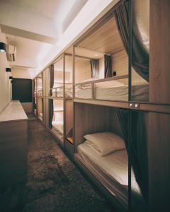 meander 1948 hostel taipei main station