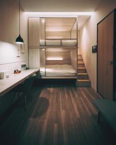 meander 1948 hostel taipei main station