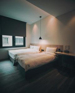 meander 1948 hostel taipei main station