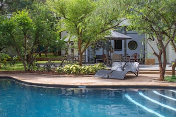 528 victoria falls guest house