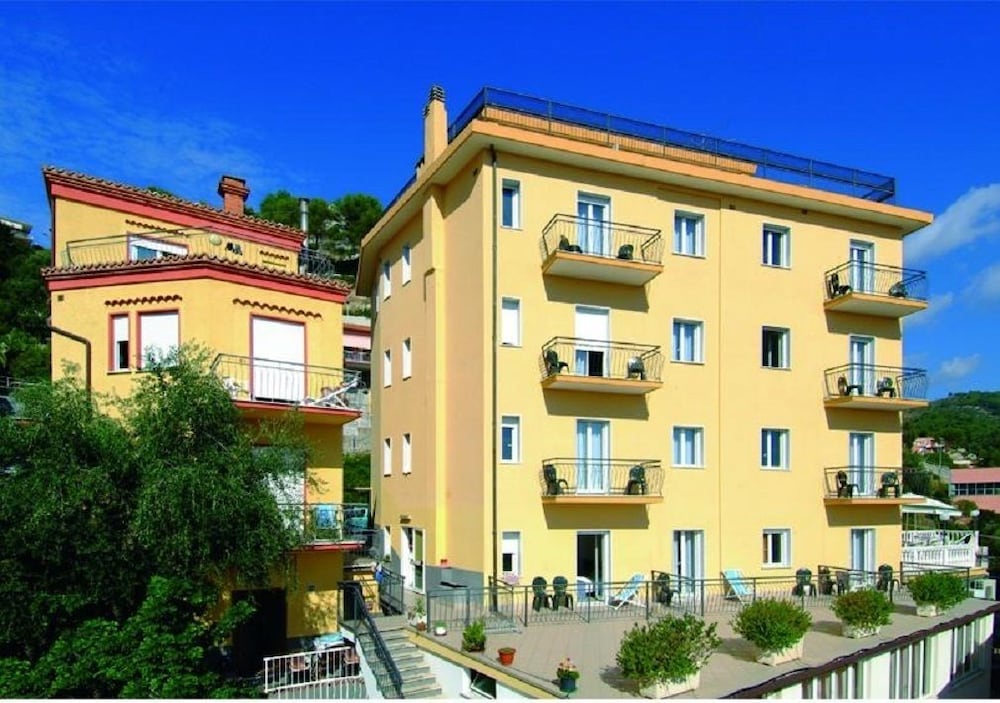 hotel tritone