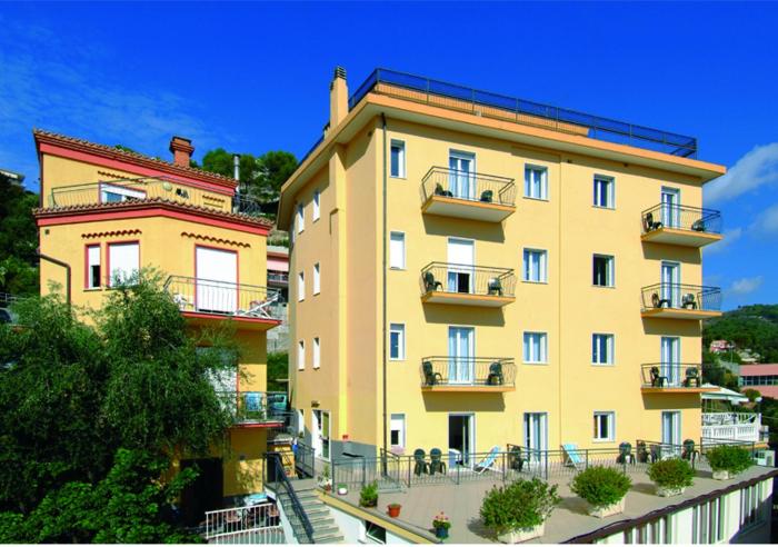 hotel tritone