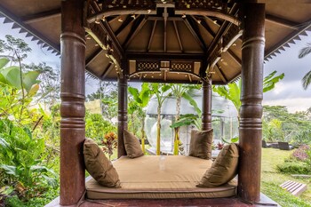 bubble hotel bali ubud glamping