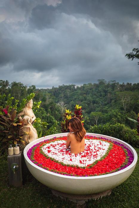 bubble hotel bali ubud glamping