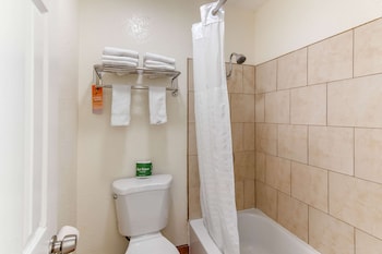 Howard Johnson Suites By Wyndham San Diego Chula Vista/Bayft,Chula Vista>>Bonita,2 star
