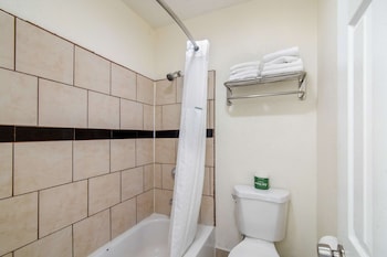 Howard Johnson Suites By Wyndham San Diego Chula Vista/Bayft,Chula Vista>>Bonita,2 star