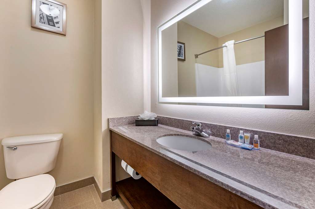 comfort inn and suites