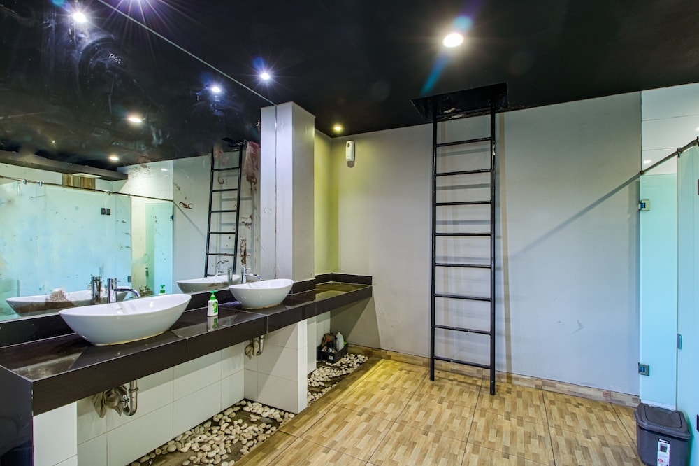 my studio hotel juanda airport surabaya hostel
