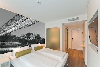 super 8 by wyndham oberhausen am centro