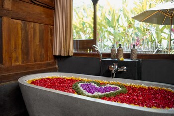 kawan antique ubud villa