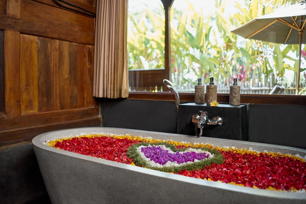 kawan antique ubud villa