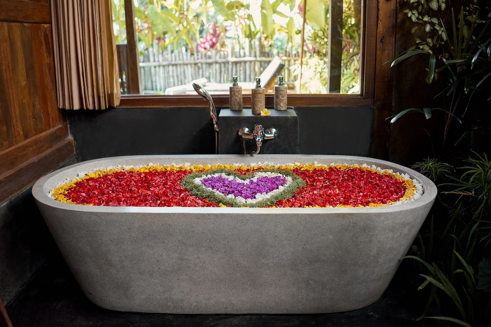 kawan antique ubud villa