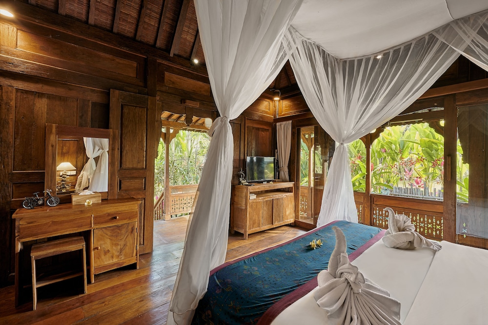 kawan antique ubud villa