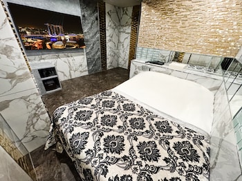 hotel rocks