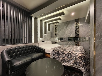 hotel rocks