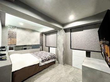 hotel rocks