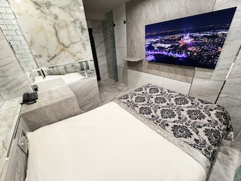 hotel rocks