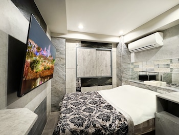 hotel rocks