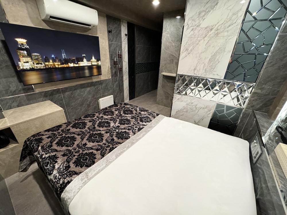hotel rocks