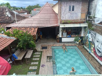 arjuna garden homestay hostel
