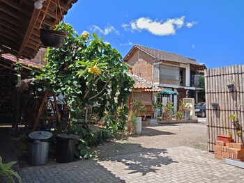 arjuna garden homestay hostel