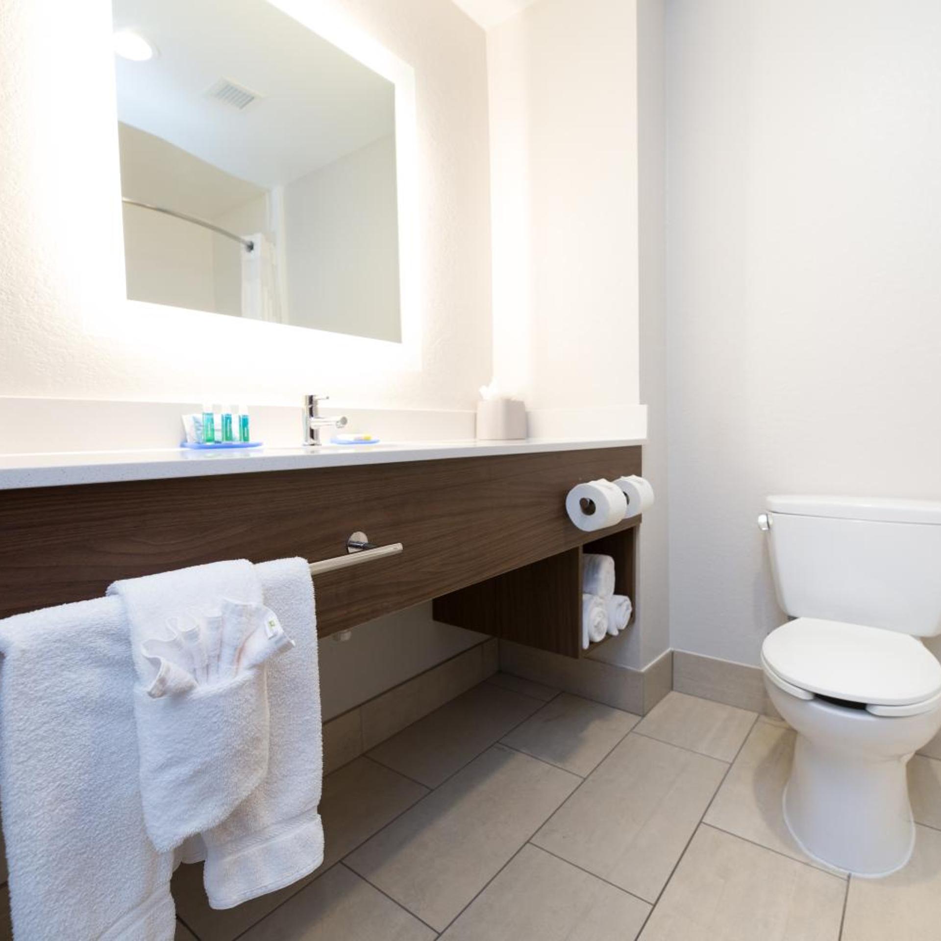 holiday inn express clinton by ihg