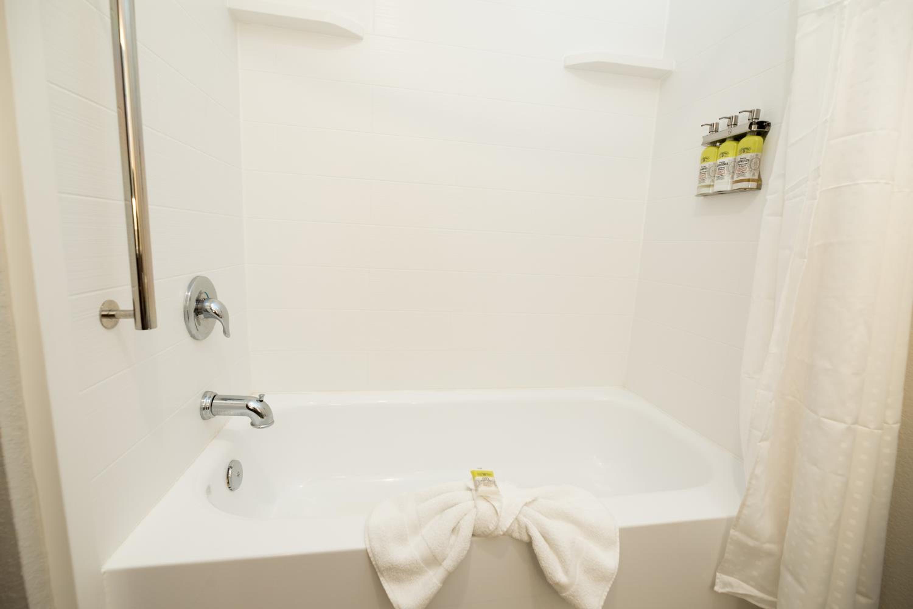 holiday inn express clinton by ihg