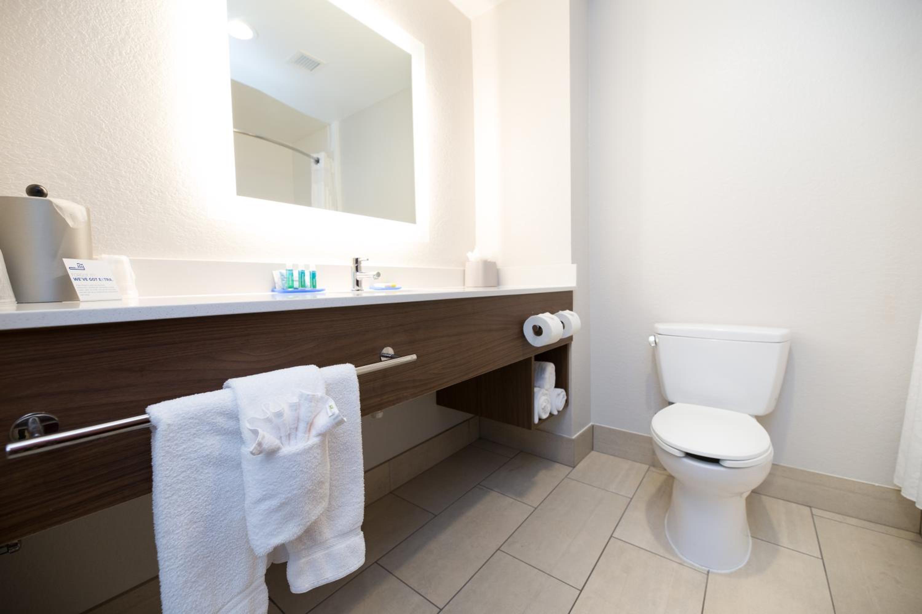 holiday inn express clinton by ihg