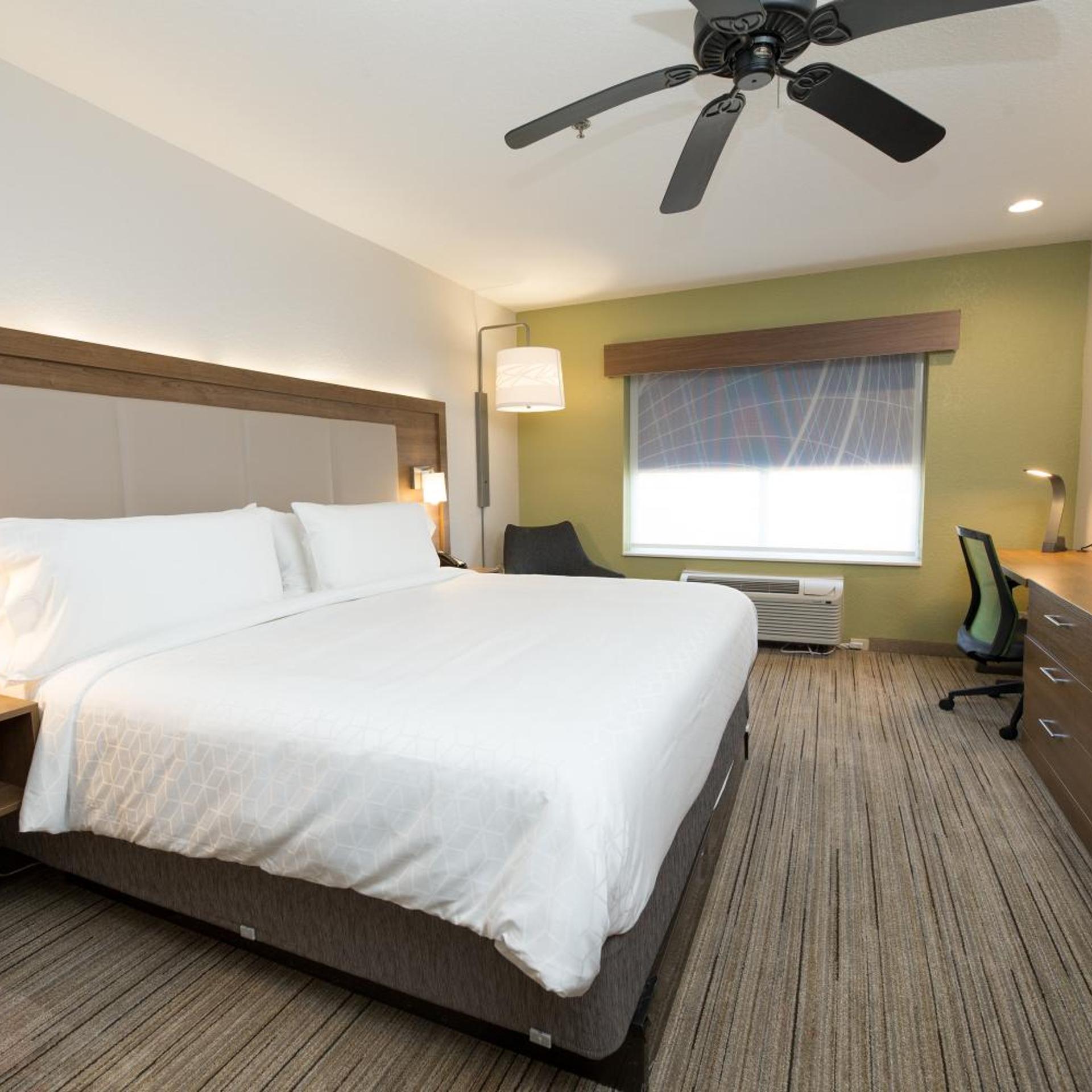 holiday inn express clinton by ihg