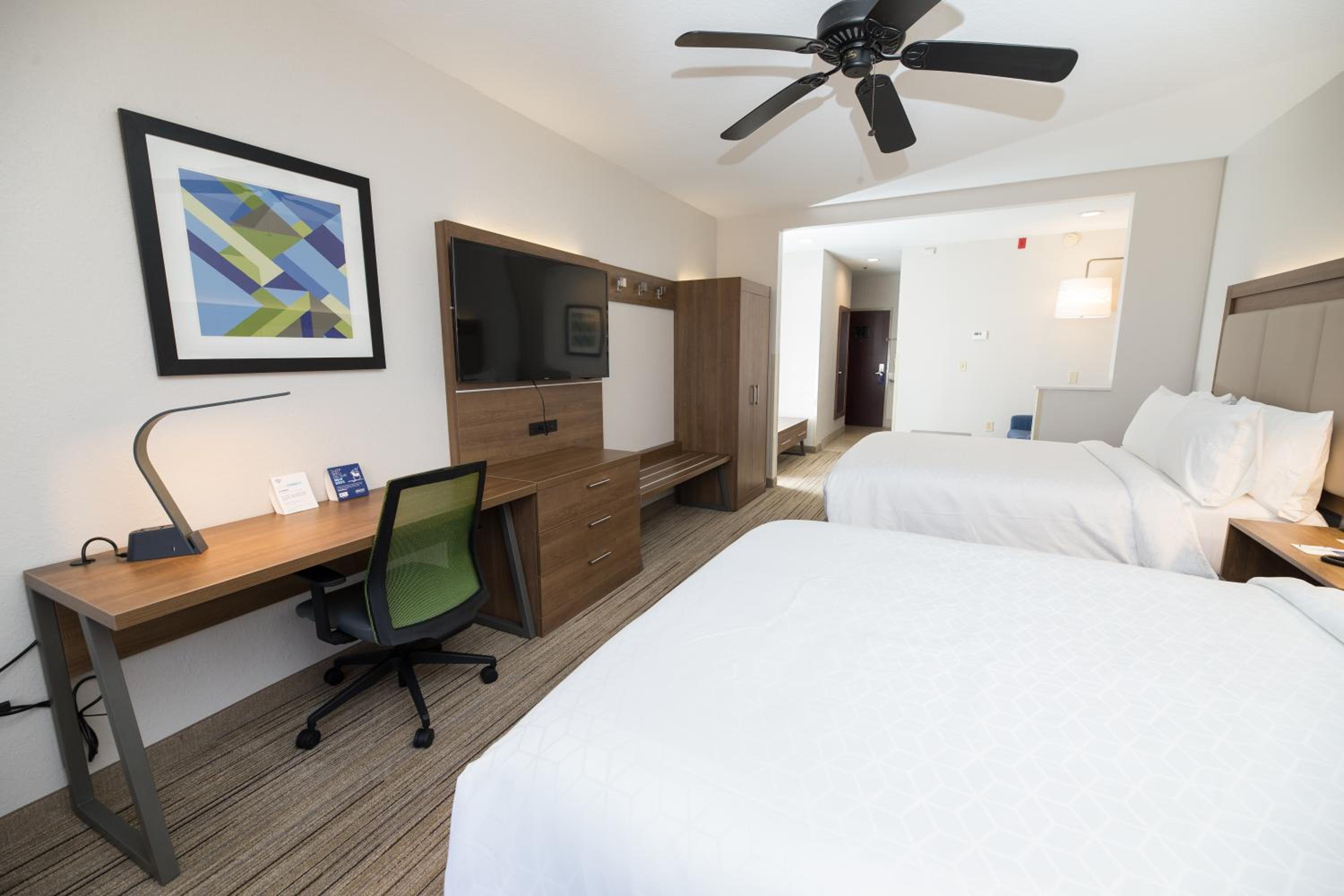 holiday inn express clinton by ihg