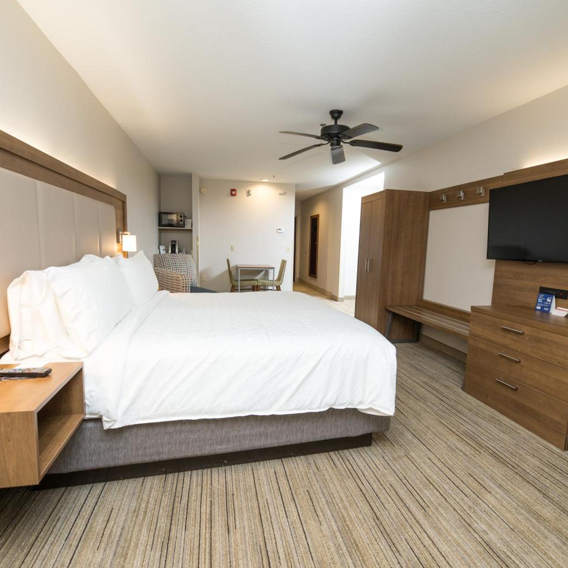 holiday inn express clinton by ihg