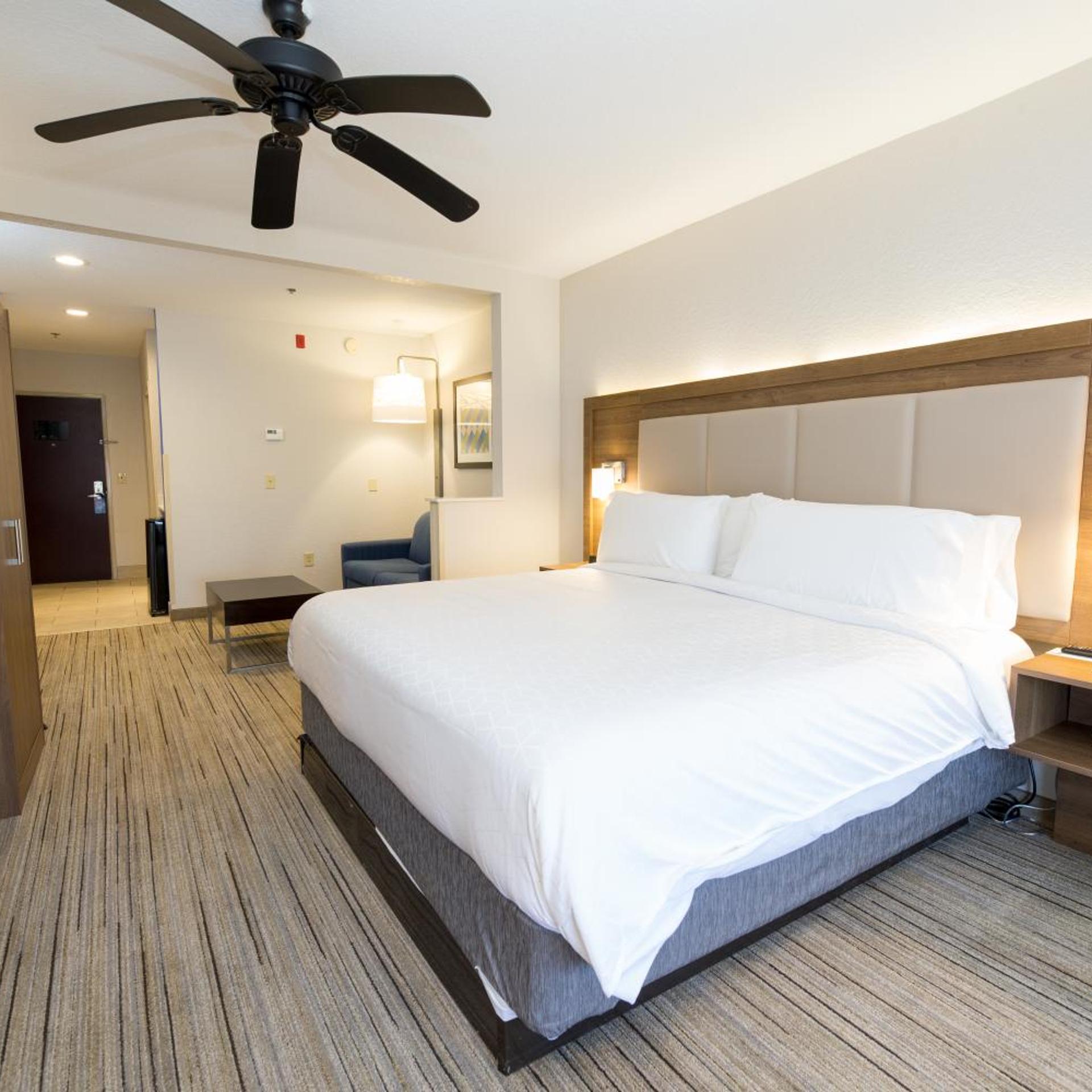 holiday inn express clinton by ihg