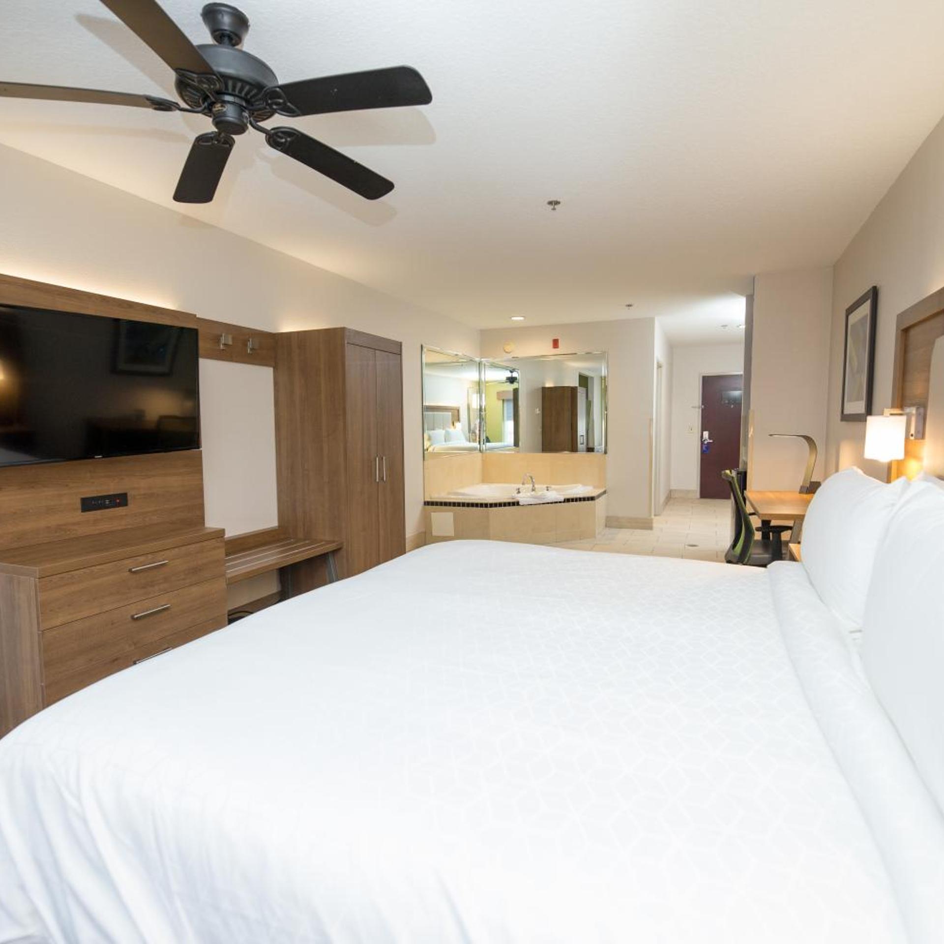 holiday inn express clinton by ihg