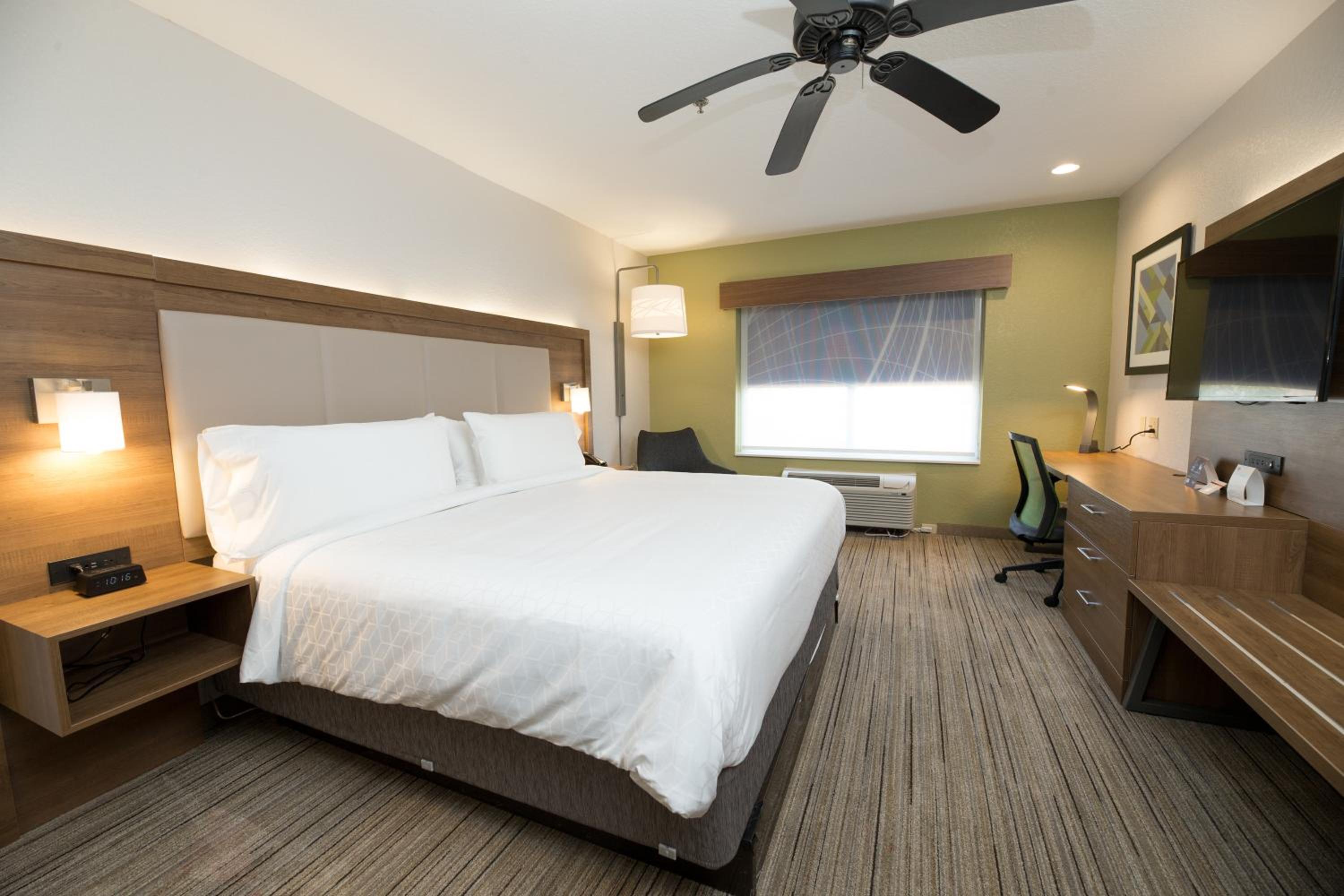 holiday inn express clinton by ihg