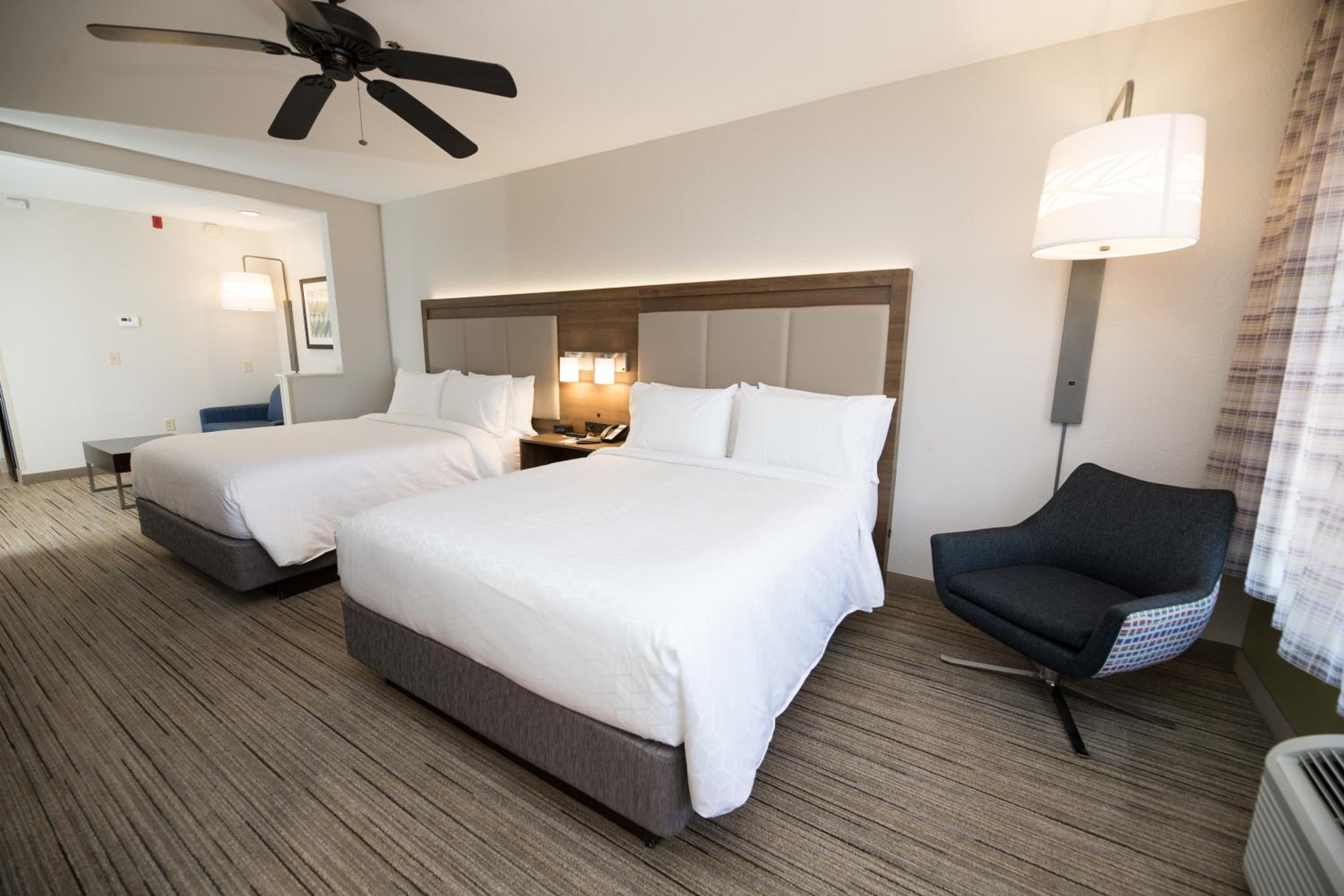 holiday inn express clinton by ihg