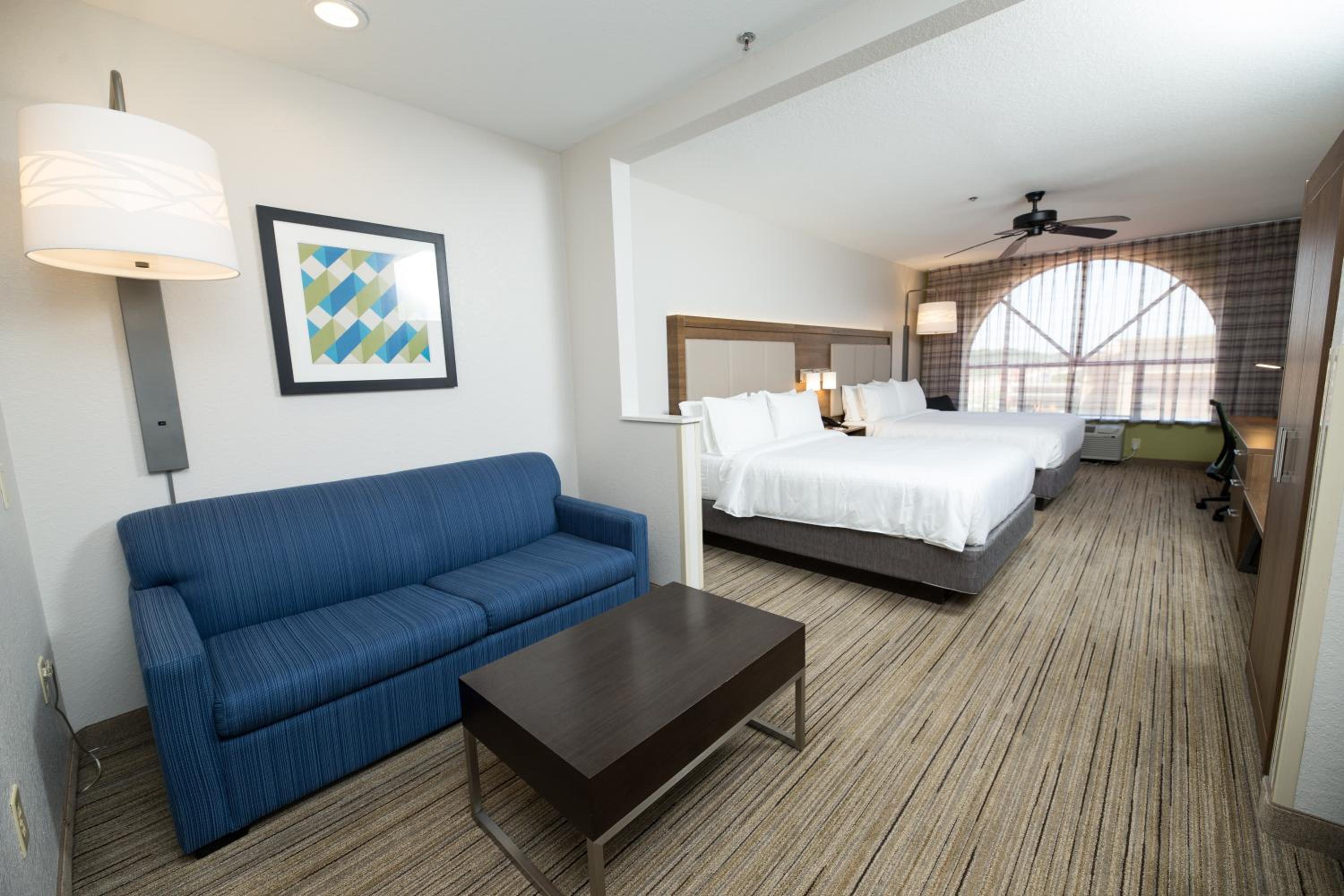 holiday inn express clinton by ihg