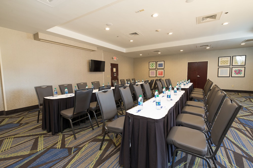 holiday inn express clinton by ihg