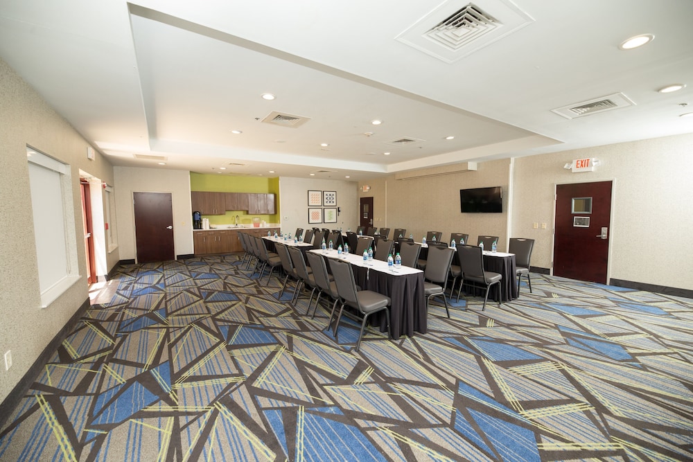 holiday inn express clinton by ihg
