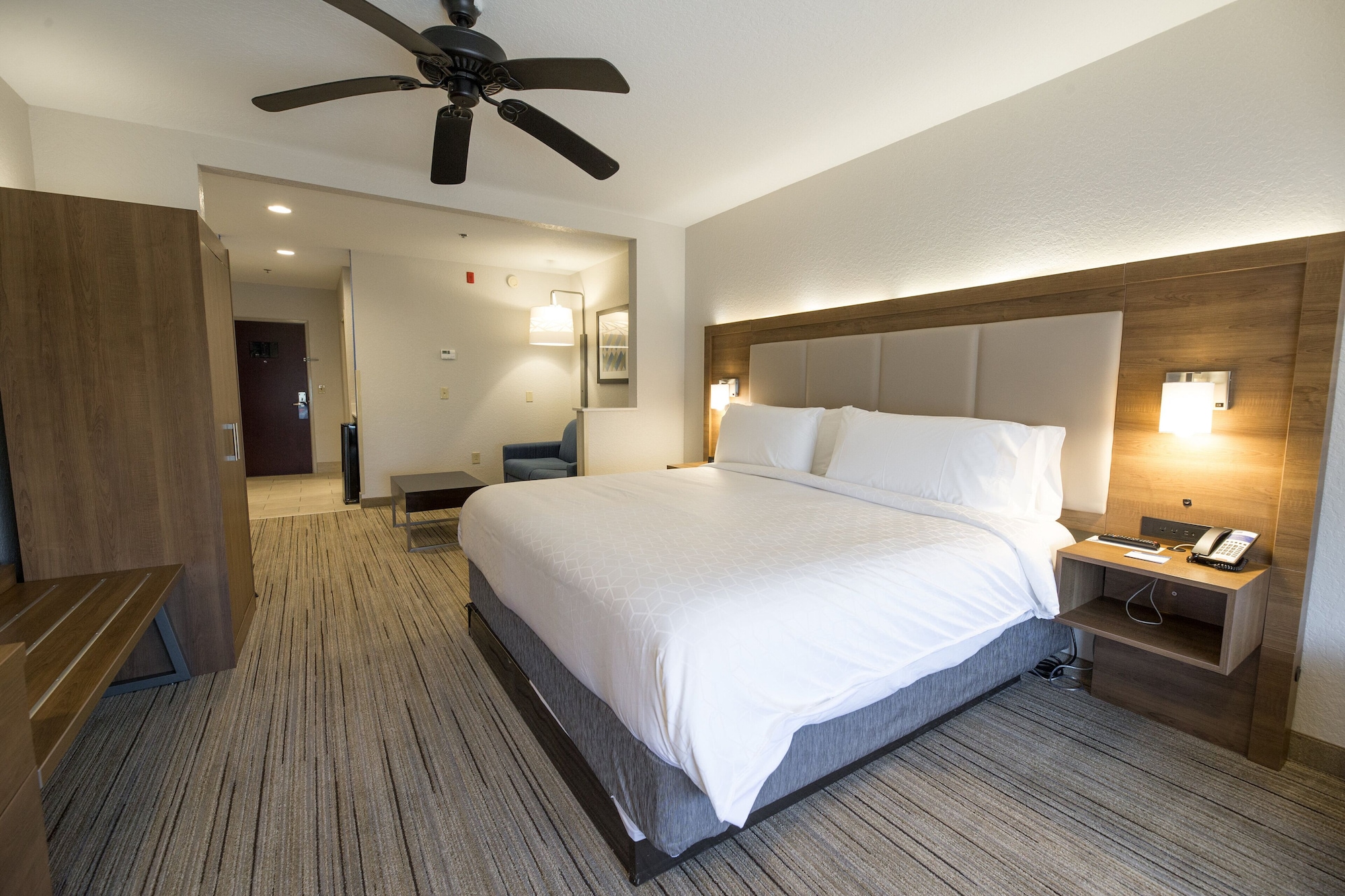 holiday inn express clinton by ihg