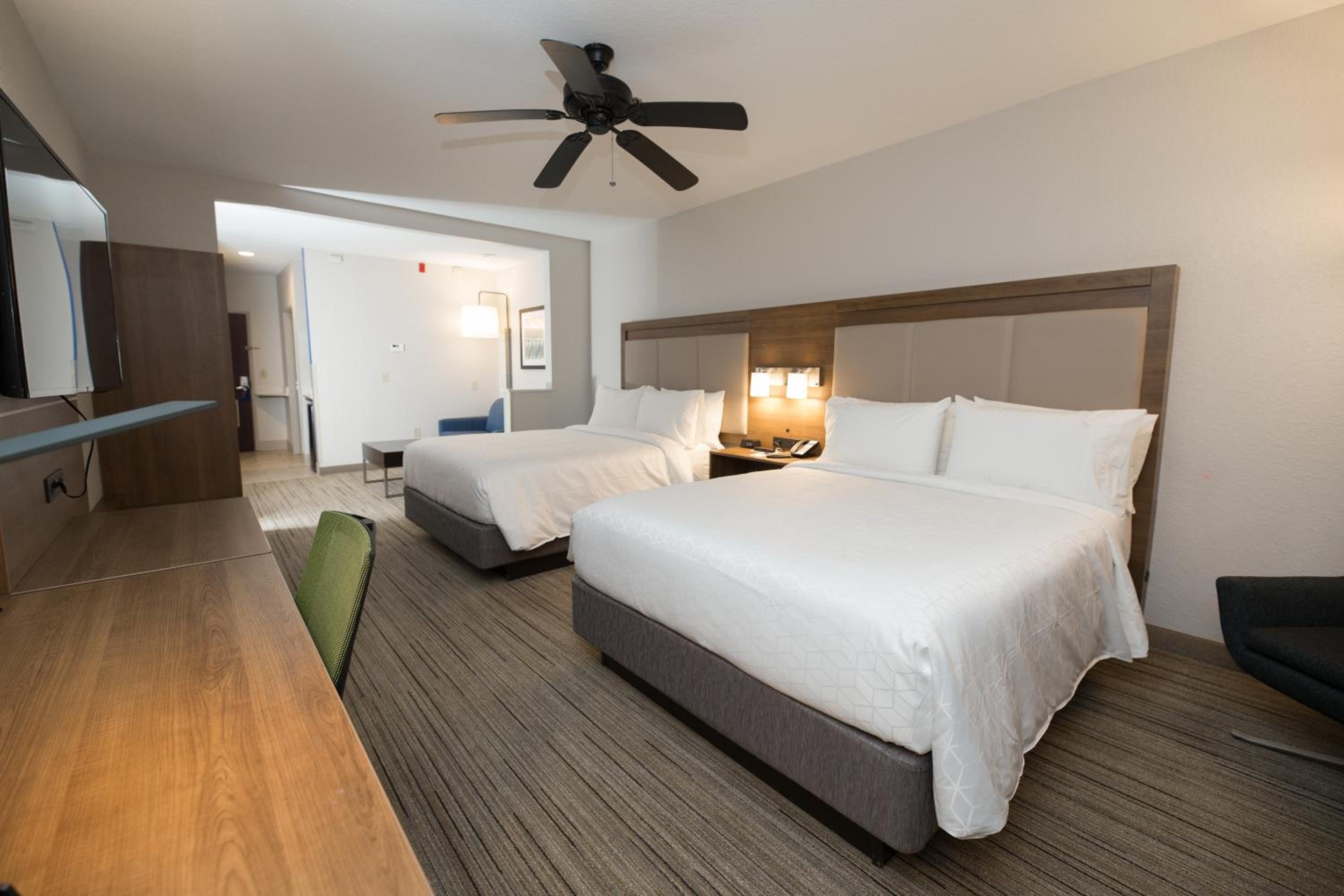 holiday inn express clinton by ihg
