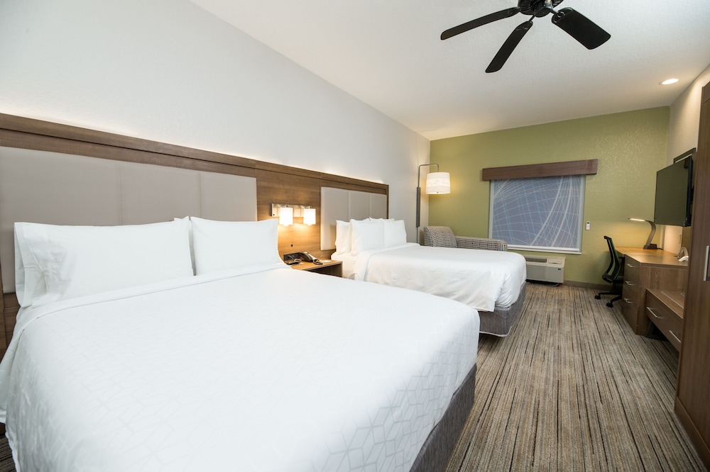 holiday inn express clinton by ihg