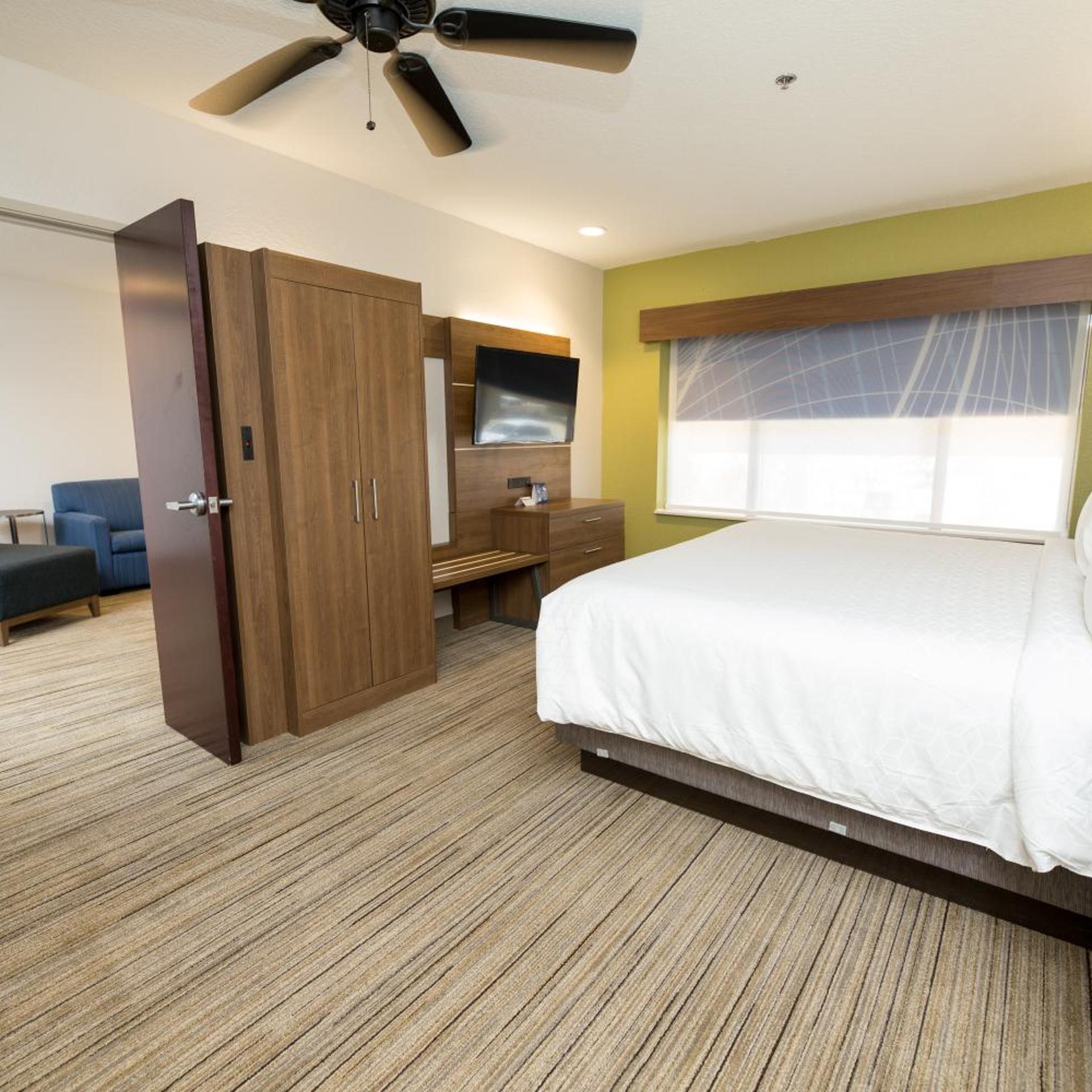 holiday inn express clinton by ihg